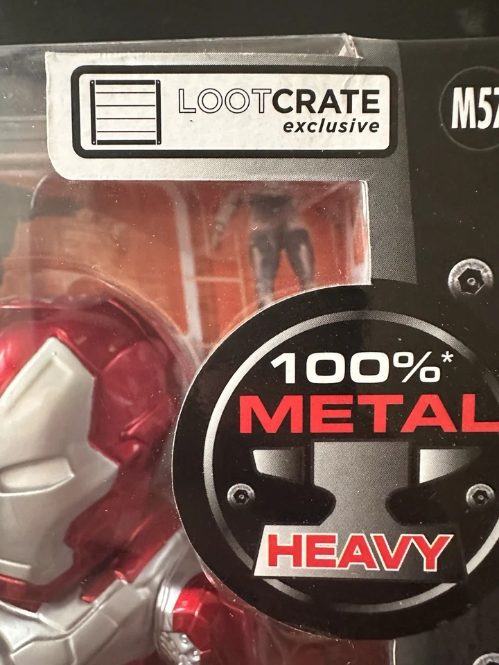 Figura de metal fundido a presión Marvel Iron Man Mark V y el mundo según Iron Man Foto 4 de 4