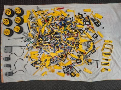 LEGO TECHNIC: 6x6 Volvo Articulated Hauler (42114)