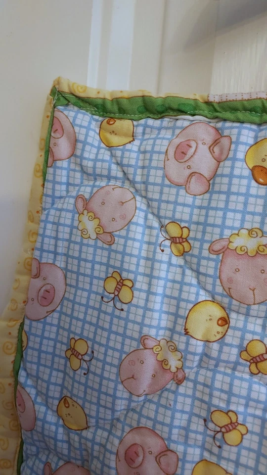 Стеганое одеяло для детской кроватки ручной работы фермерские утки свиньи овцы сарай желтое одеяло на коленях пеленание - Изображение 2 из 4