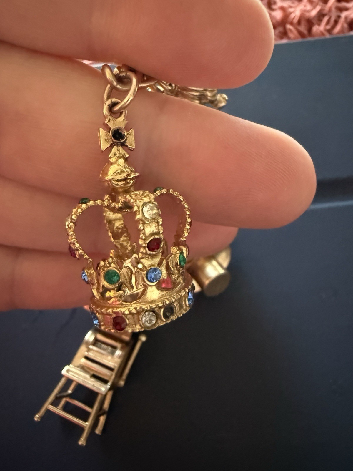 Vintage 9ct Gold 1940s Charm bracelet image 8