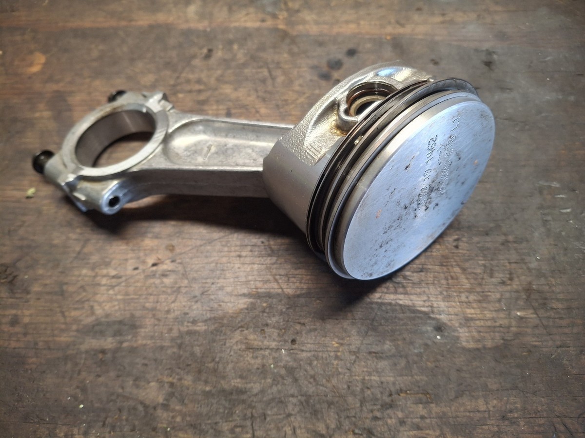 Briggs & Stratton 660cc 20hp Intek V-Twin Piston 793647 Connecting