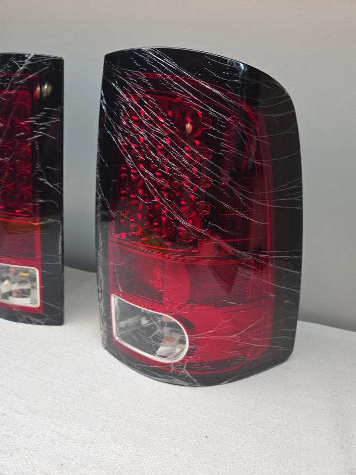Par de luces traseras LED BT-HU817 2010-2018 Dodge Ram 1500 2500 3500 nuevas Foto 2 de 4