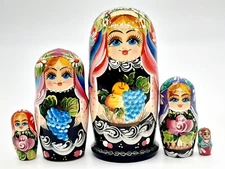 4" Nesting dolls girls holding fruits Ukrainian matryoshka 5 in 1 hand painted