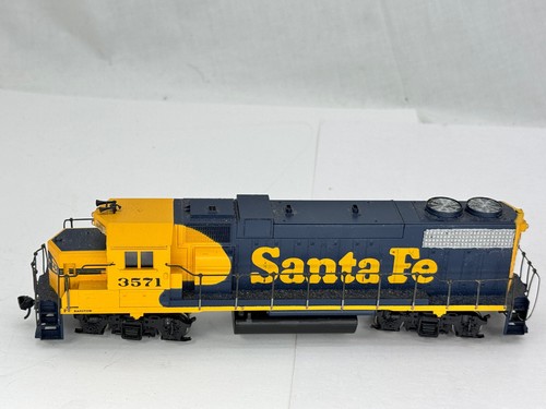 Athearn GP38-2 Santa Fe 3571 SP 2575 Diesel Locomotives HO Gauge 27 - Picture 8 of 13