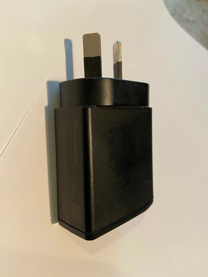 Cargador de red de CA Sony Ericsson concentrador/cabezal USB EP800 en negro - original. Nuevo Foto 2 de 4