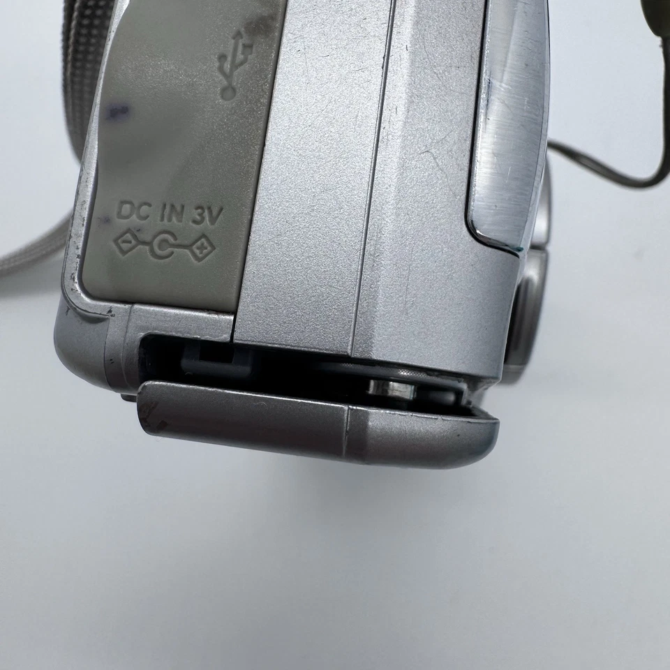 Vivitar ViviCam 3935 5.0MP Digital Camera Compact Point & Shoot - Image 4 of 4