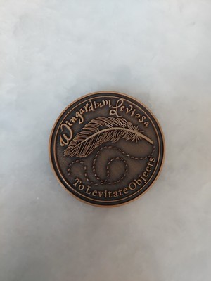 HARRY POTTER WINGARDIUM LEVIOSA TO LEVITATE OBJECTS MEDALLION COIN 1.75'' BBA-23D