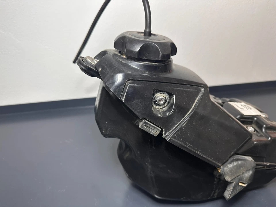 Tank, Cap And Cover Suzuki RMZ 250 450 2018 2019 2020 2021 - Image 2 of 4