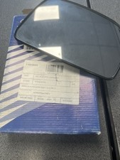 Hyundai TRAJET RH Door Mirror Glass 876083A700 - New