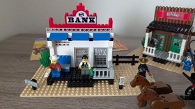 LEGO Wild Western: 6765 Gold City Junction 98% complete, army banker cowboy