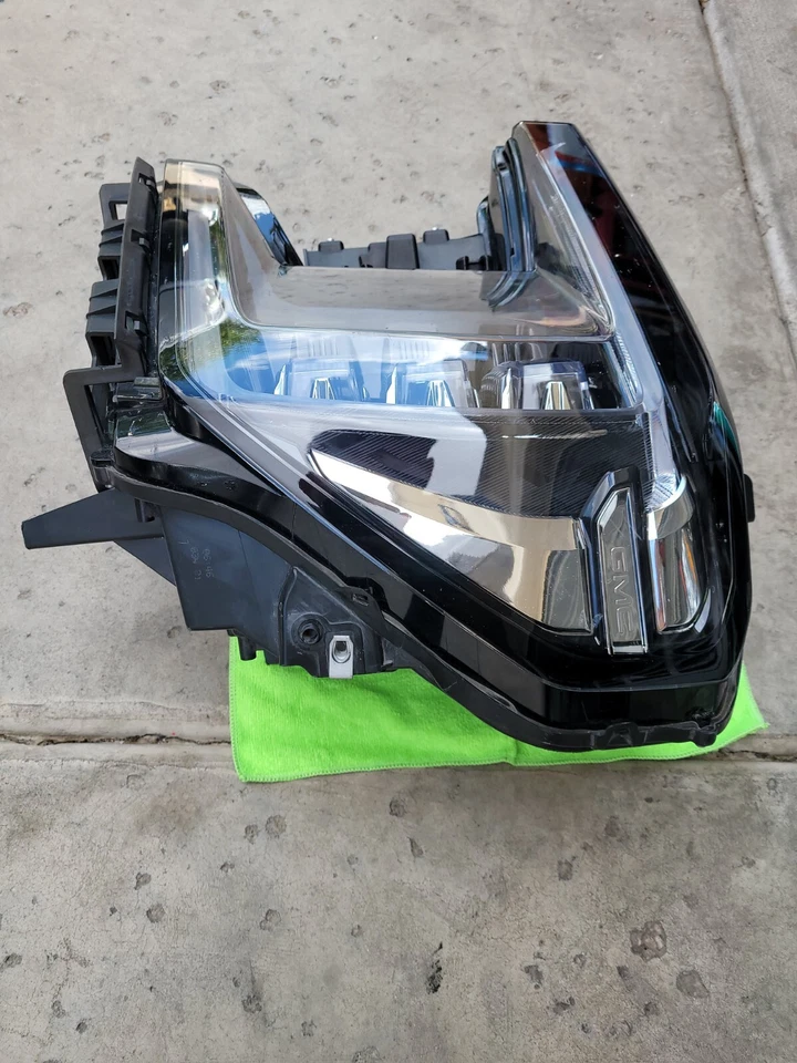 GMC Yukon XL Denali 2021-22 conductor lado izquierdo completo LED faros OEM Foto 3 de 4
