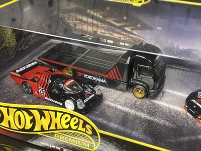 Hot Wheels Premium Collector Diorama ADVAN Set - Porsche 962, MR2