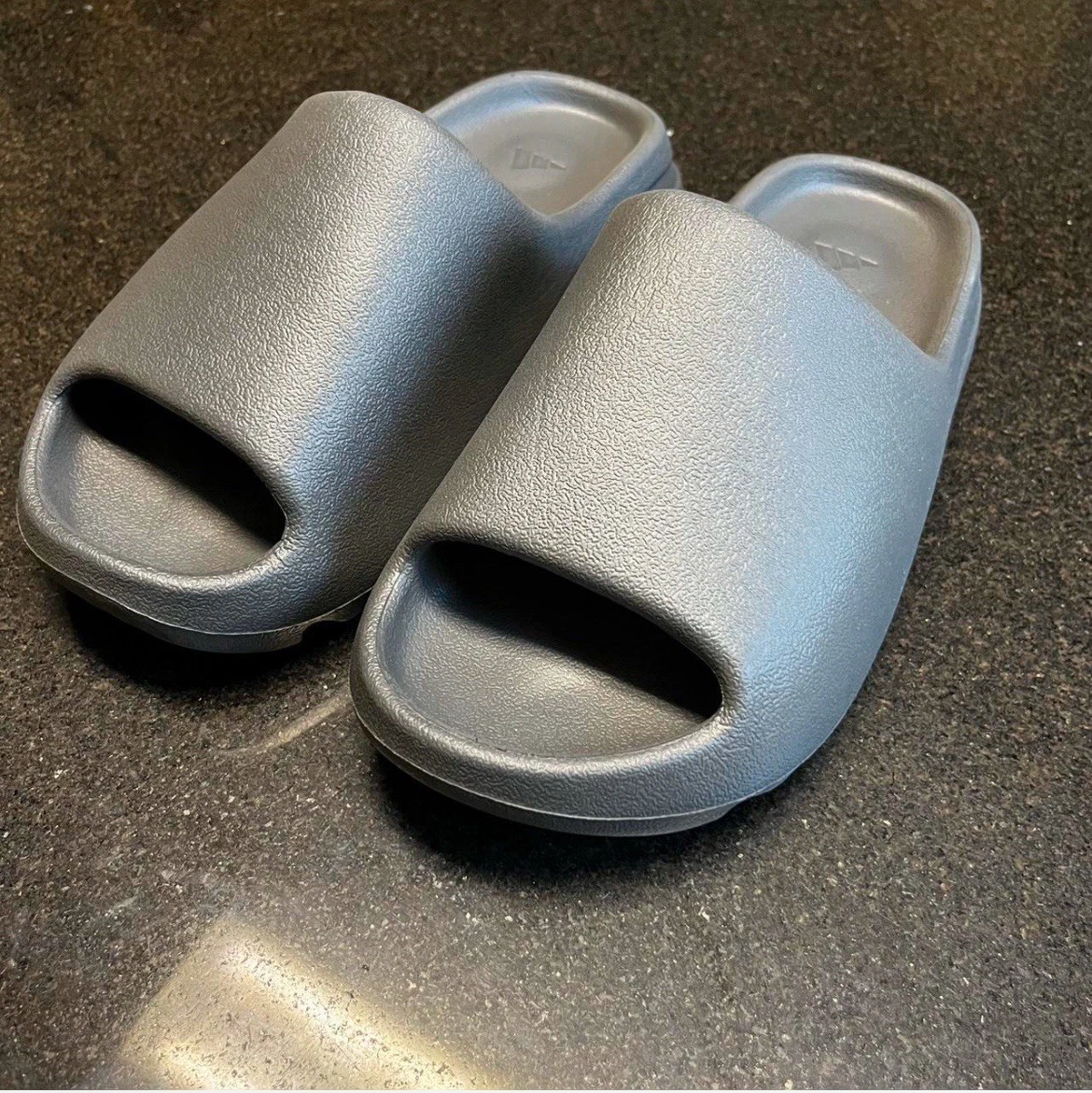 adidas YEEZY SLIDE オニキス　25.5 Adidas Yeezy Slide Dark Onyx | Mens Size 12 | NEW WITH BOX! Yzy