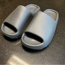 Adidas Yeezy Slide Onyx Size 9 Mens/10.5 Women  s New 100 AUTHENTIC