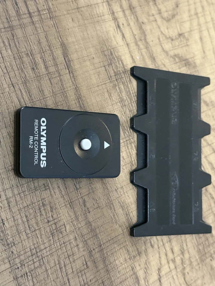 Olympus Mju RM-2 Remote Shutter Release & Olympus Memory Card Holder (15 - Image 4 of 4
