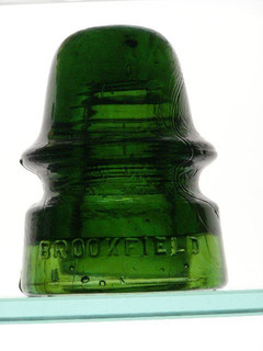 CD 162 [230] Brookfield / 1 unlisted yellow green color glass signal insulator