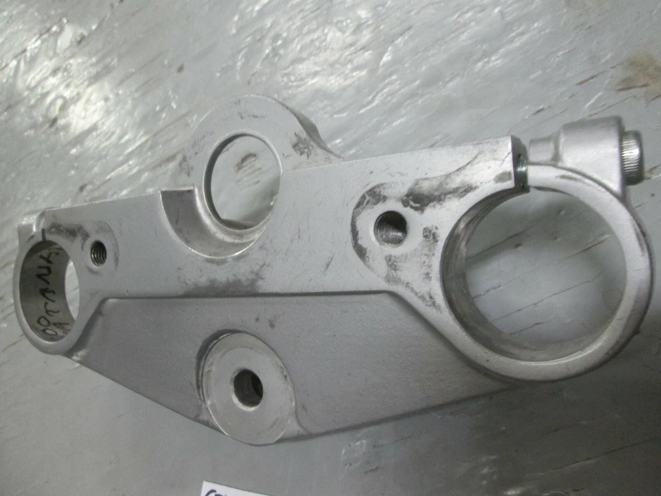 OEM 1988-1997 GSX600F KATANA, PUENTE DE SOPORTE SUPERIOR (TRIPLE) 51311-19C20 Foto 3 de 4