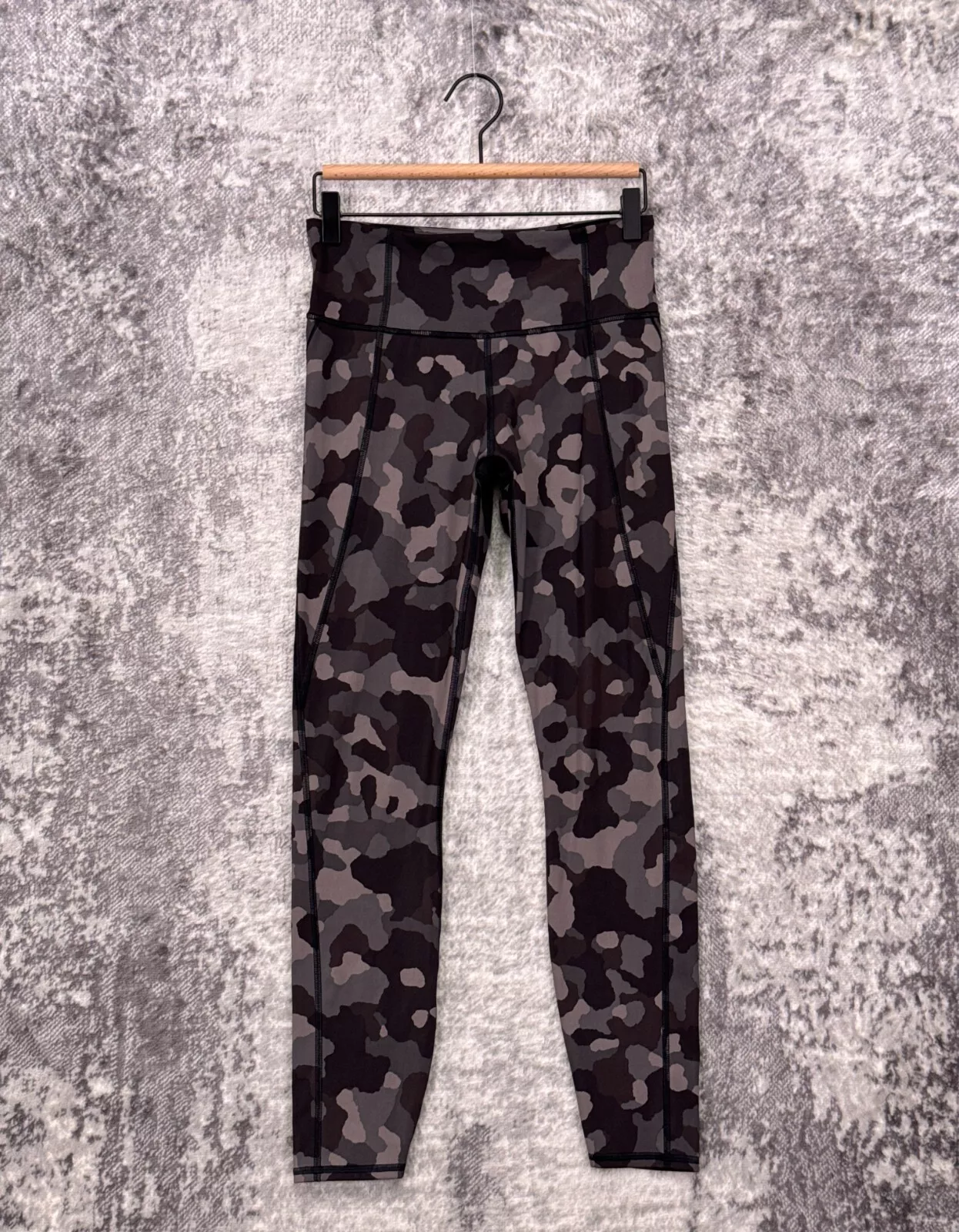 athleta lightning 7/8 tight camo leggings