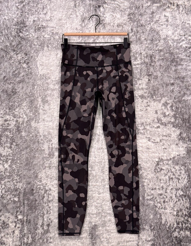athleta lightning 7/8 tight camo leggings