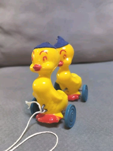 Vtg Plastic ducks Pull Toy Mattel 1950s Toy made in U.S.A