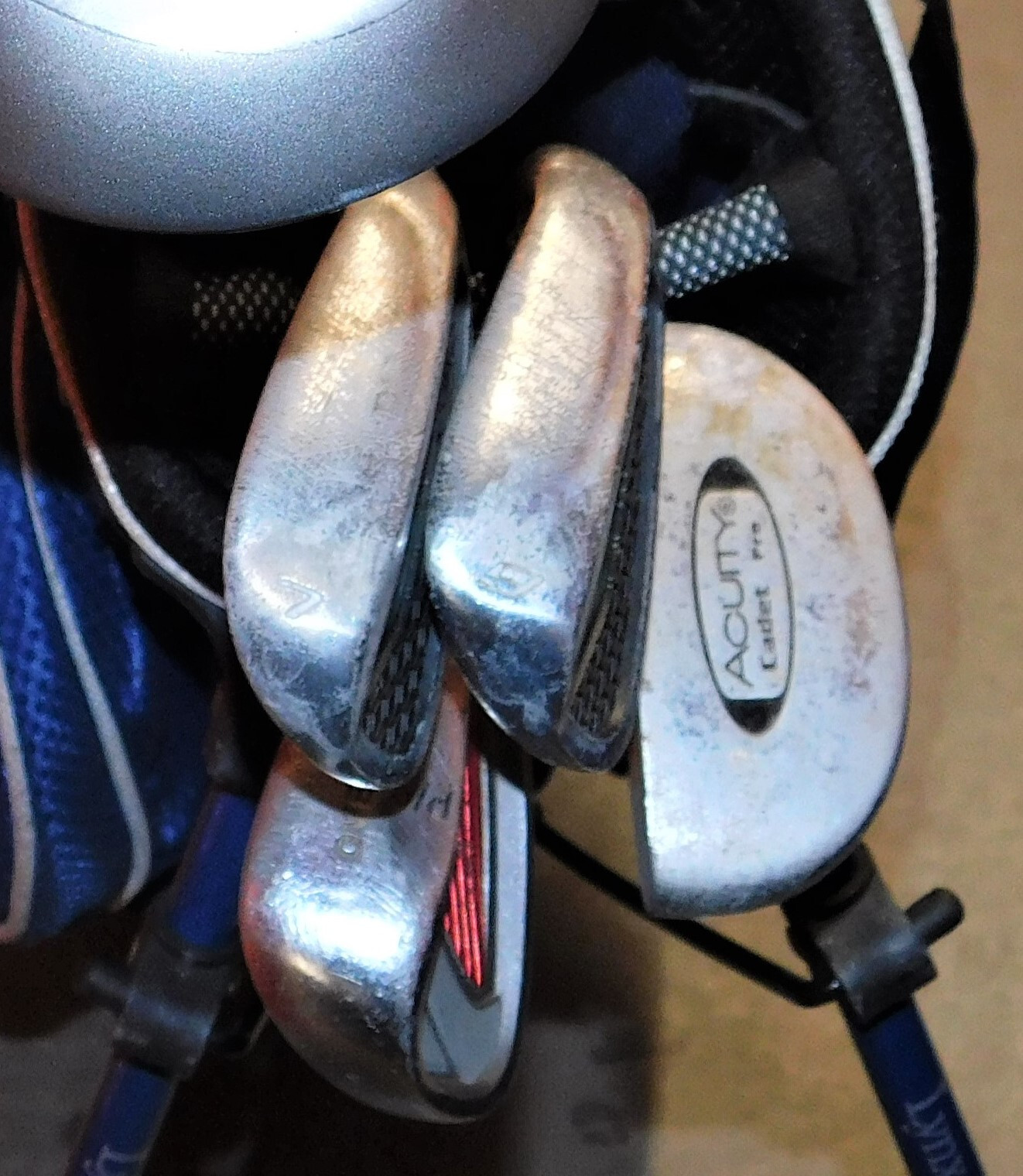 GOLF CLUBS - JUNIOR SET - RIGHT HANDED - NEW & USED - WITH 10 BALLS AND 10 TEES