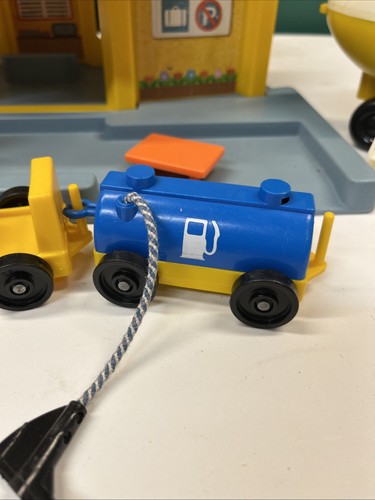 Fisher Price Vintage Little People Play Family Jetport #933 Near COMPLETE - Picture 5 of 22