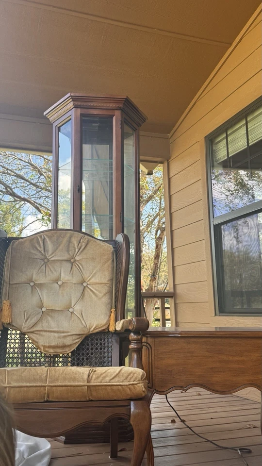 Silla Kay Co. vintage Par de sillones acolchados terciopelo dorado bastón trasero Van Buren Foto 2 de 2