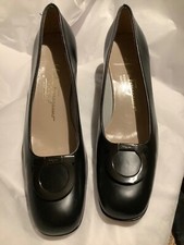 EXCELLENT CONDITION Ferragamo Black Pumps - 9AAA