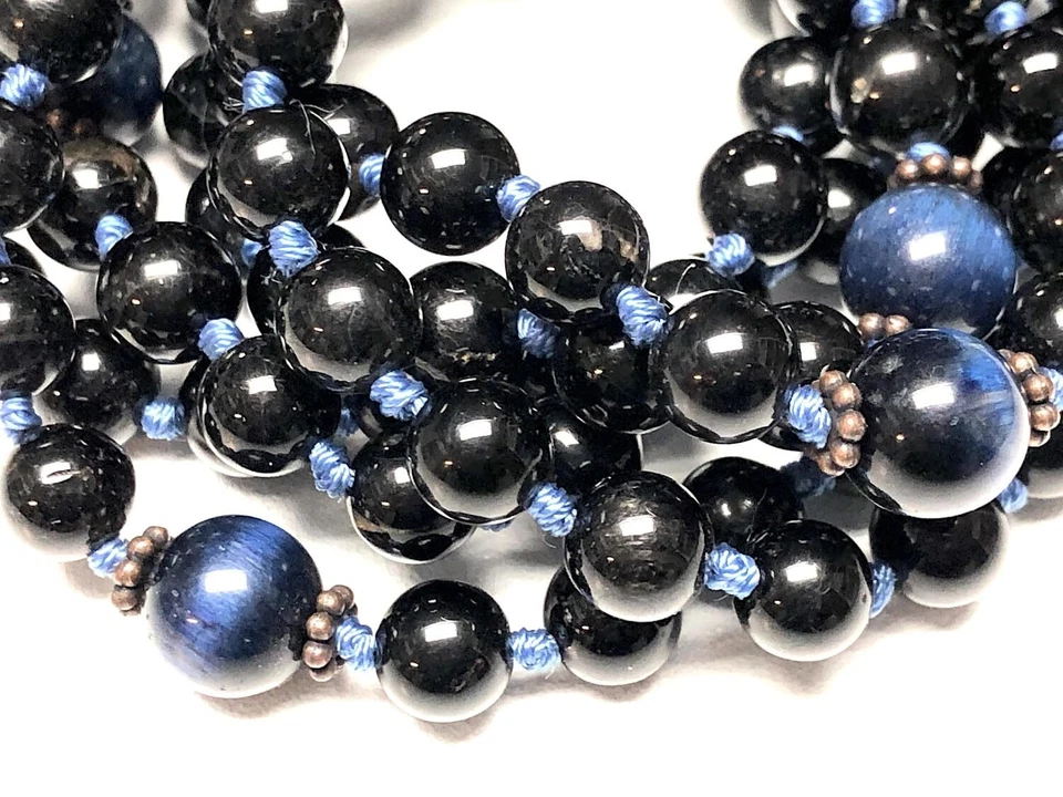 Encuentra equilibrio y fuerza con la turmalina negra y ojo de tigre azul Mala Foto 4 de 4