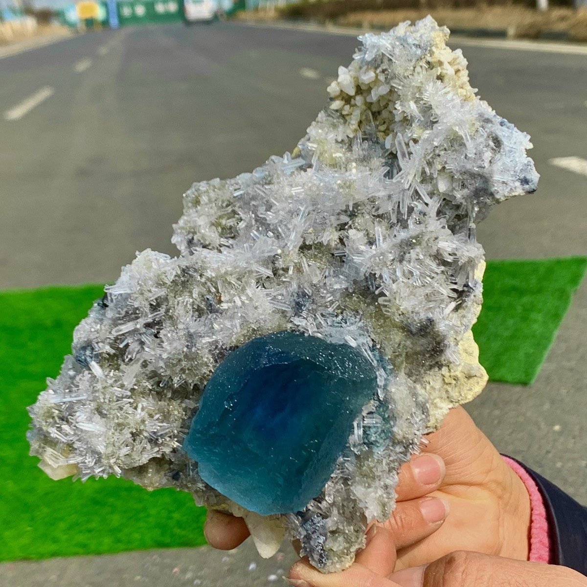 水晶　大 2.39LB Rare transparent blue cubic fluorite +cluster crystal