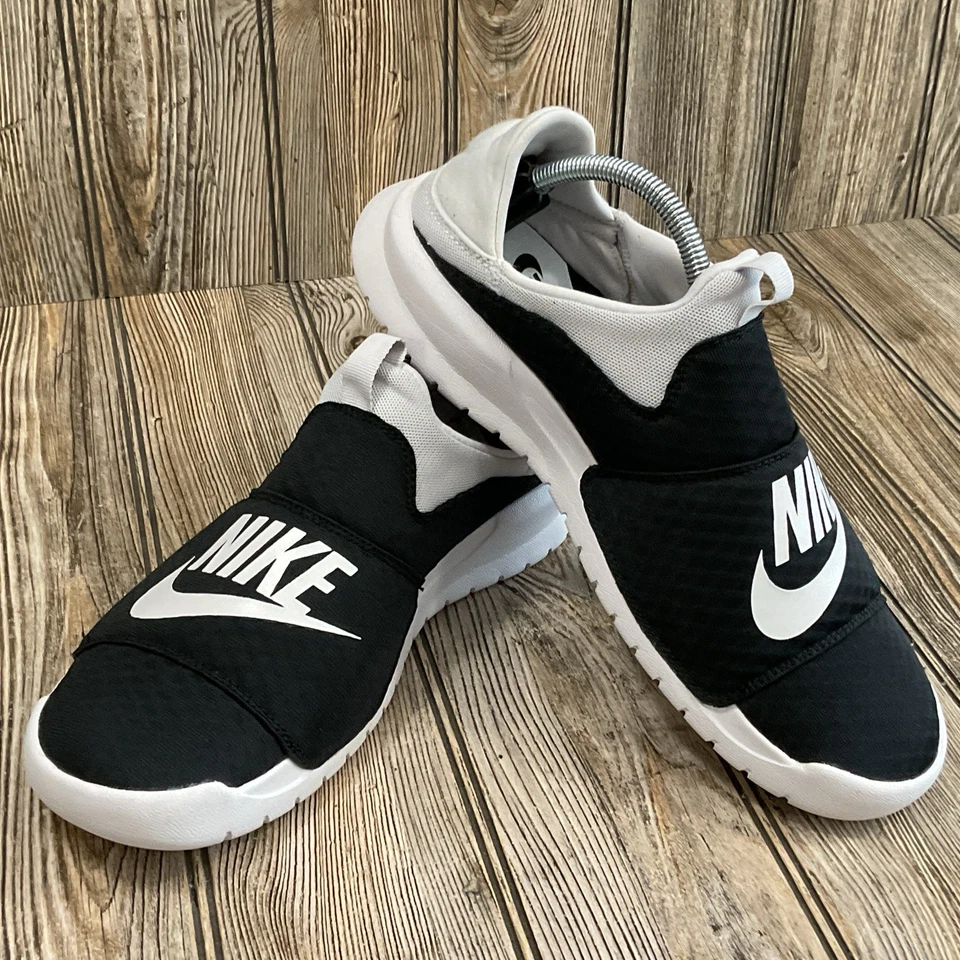 Tênis Nike Masculino Benassi SLP Tamanho 10 Preto Branco Conversível 882410-005 - Imagem 3 de 4