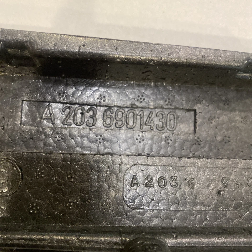 Mercedes-Benz W203 C230 C320 Clase C 2001-2007 ~ cubierta de caja de fusibles Foto 3 de 4