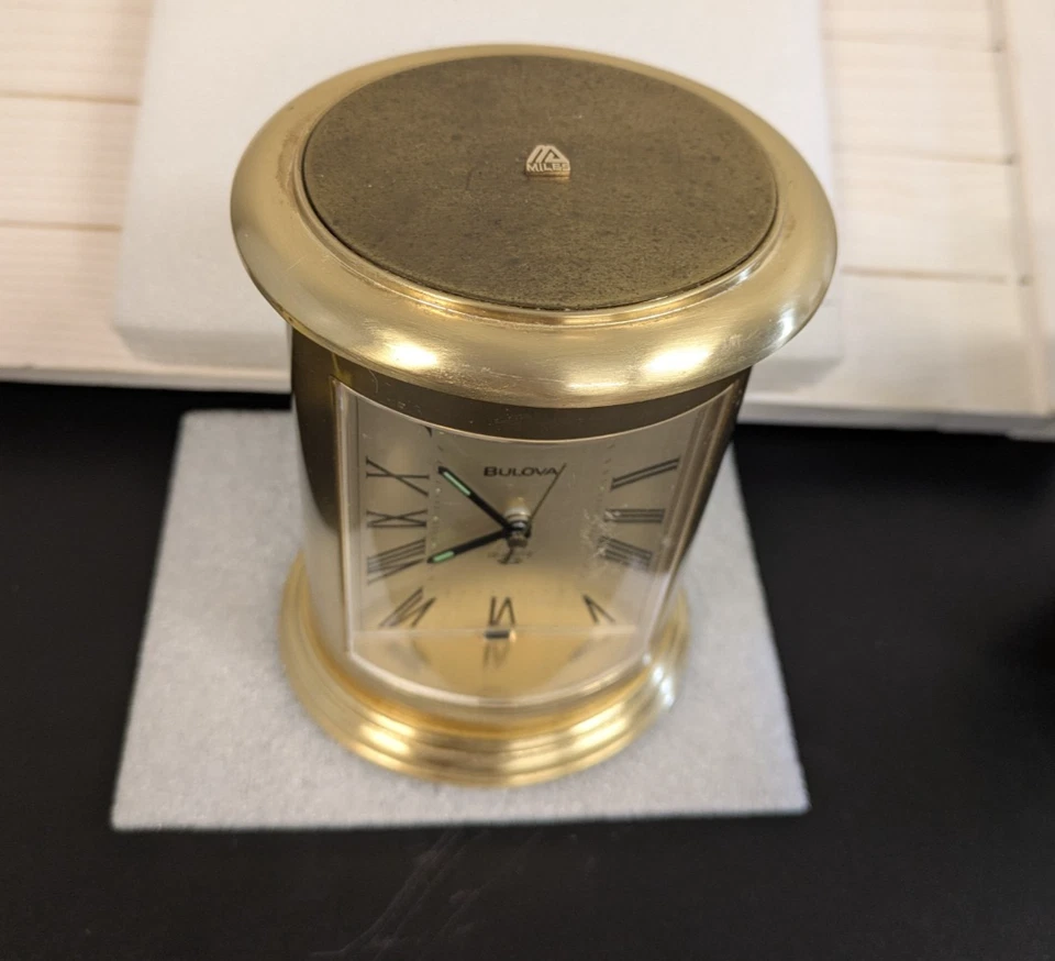 Reloj de Escritorio Bulova Vintage Dorado FUNCIONANDO Nº 4RE720 Japón Foto 3 de 4