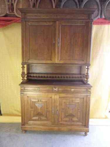 Meubles de rangement du XIXe siècle buffet haut XIXème et avant en noyer