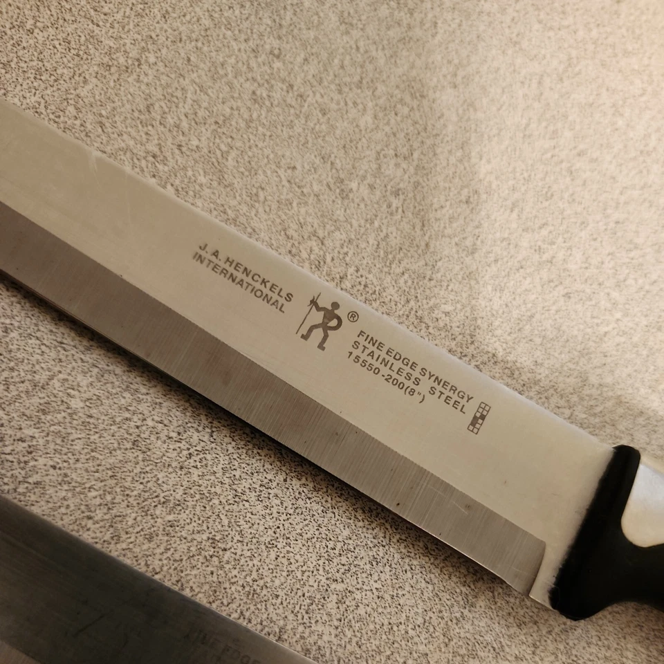 Lote de facas JA HENCKELS FINE EDGE SYNERGY chef, pão, desossa e escultura - Imagem 2 de 4