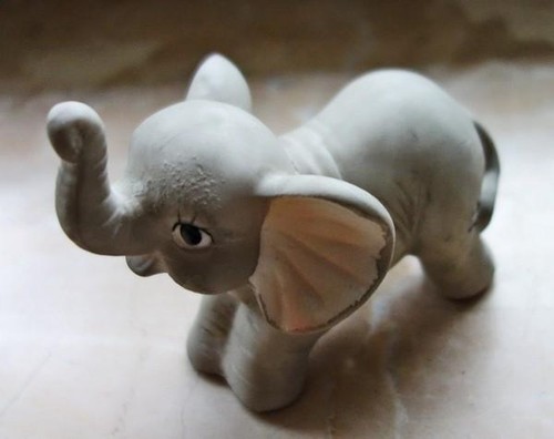 *Elefant aus Gilde Porzellan Keramik Handarbeit mit rosa Ohren Glücksbringer - Bild 6 von 9