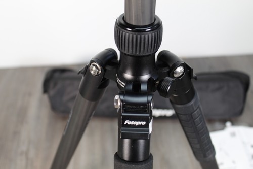 Perfect FotoPro X-Go Max Carbon Fiber Tripod Built-In Monopod FPH-62Q Ball Head - Picture 11 of 14