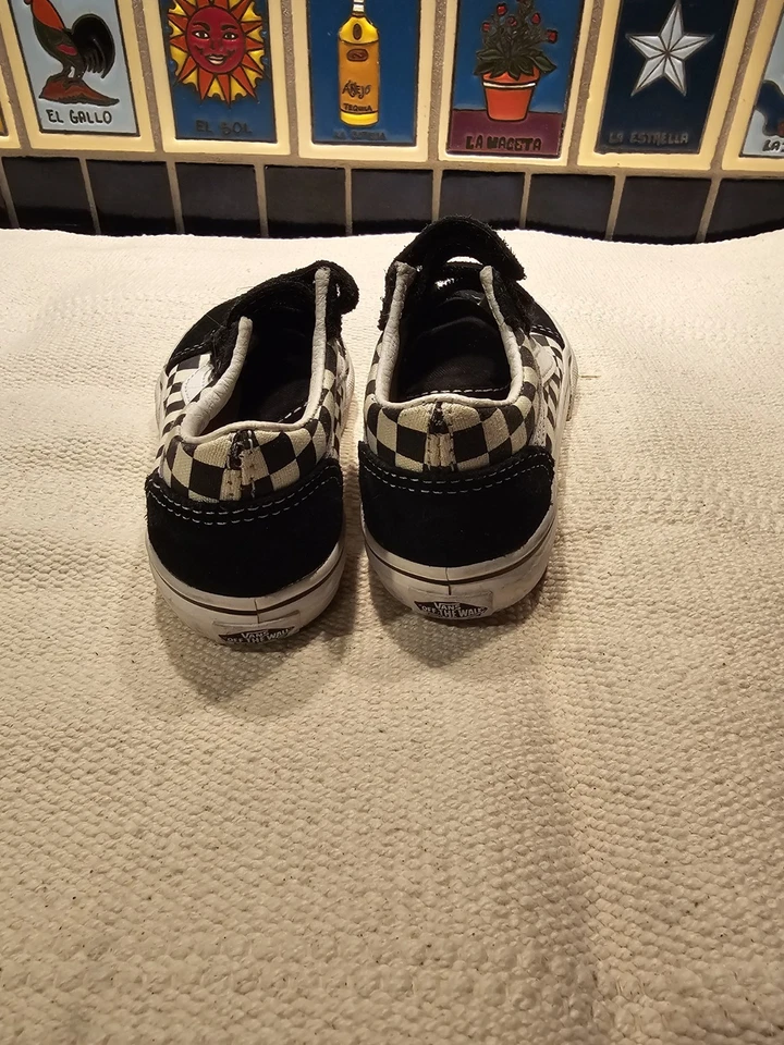 Zapatilla deportiva Vans negra a cuadros para niños pequeños talla 8 Foto 4 de 4