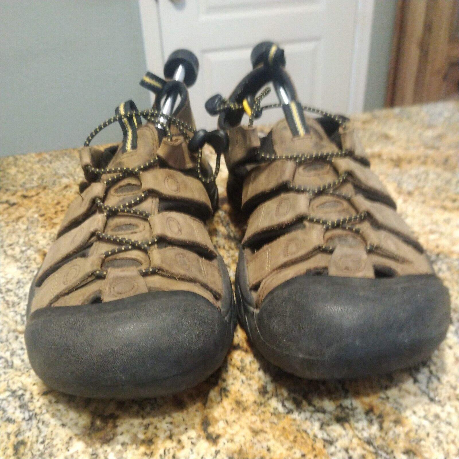 Scarpa uomo Keen Newport H2 taglia 11M marrone atletica sandalo sportivo escursionismo passeggio