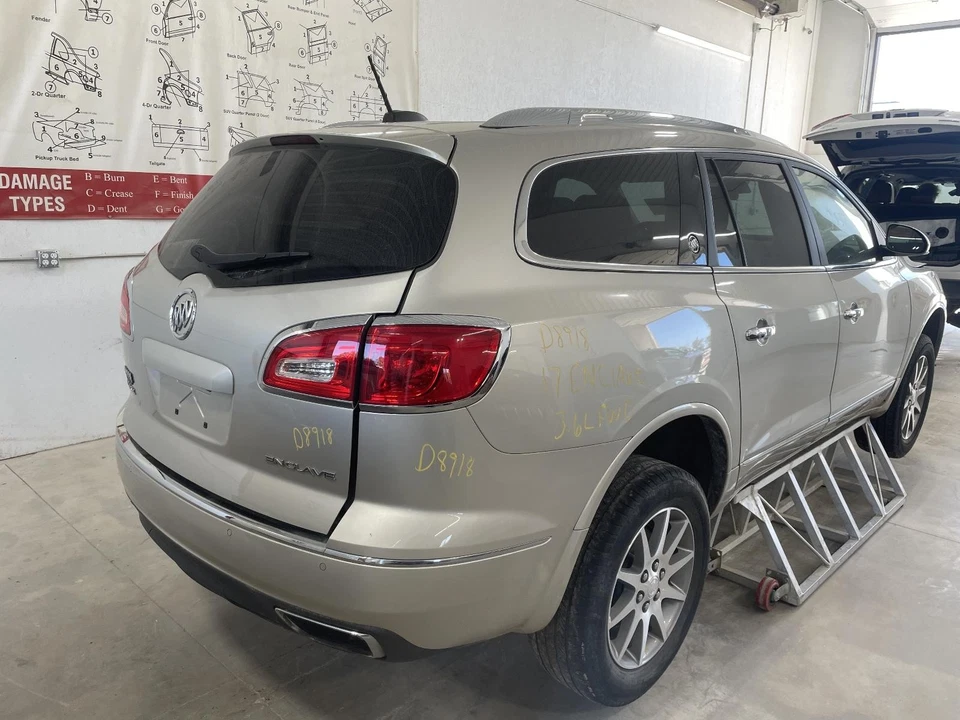 Used Washer Fluid Reservoir fits: 2017 Buick Enclave Grade A Foto 3 de 4