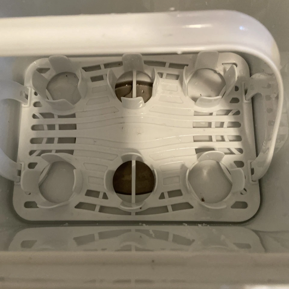 Esterilizador de biberón Born Free capacidad para 6 biberones ligeramente usado Foto 3 de 4