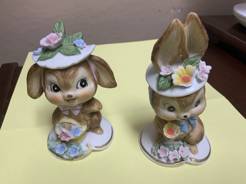 Vtg Ceramic Easter Bunny Figurines with Basket and Bonnet #922