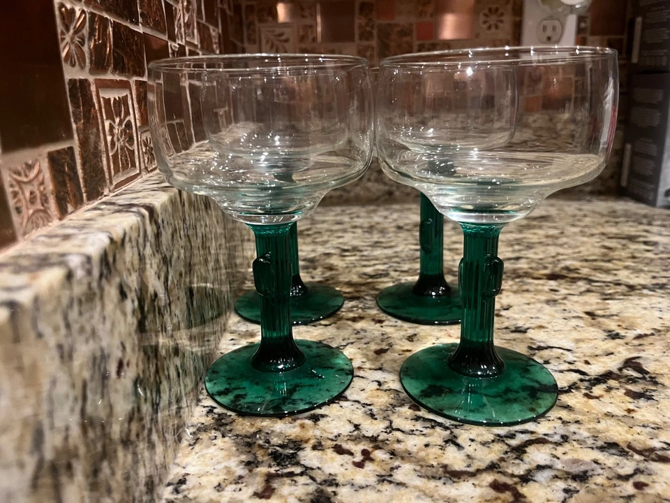 Juego de 4 vasos Libbey Margarita con tallos de cactus verdes de 6,5" de alto Foto 2 de 4