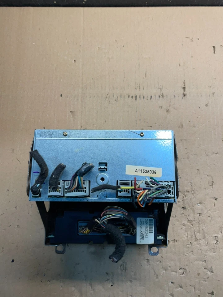 2003 to 2006 Lincoln LS OEM Radio CD Dual Climate Control Panel OEM  U1456 DG - Image 3 of 4