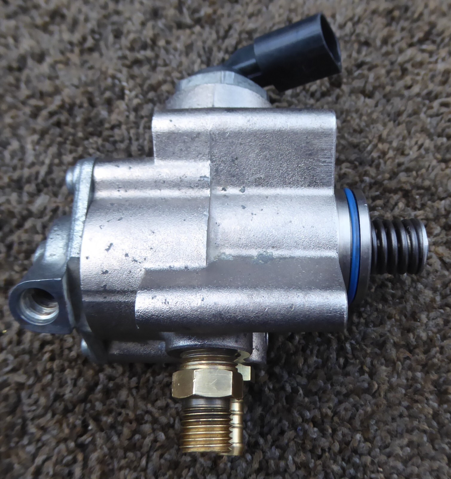 HITACHI High Pressure Injection Pump Fits AUDI R8 C5 4B VW Phaeton HFS853106