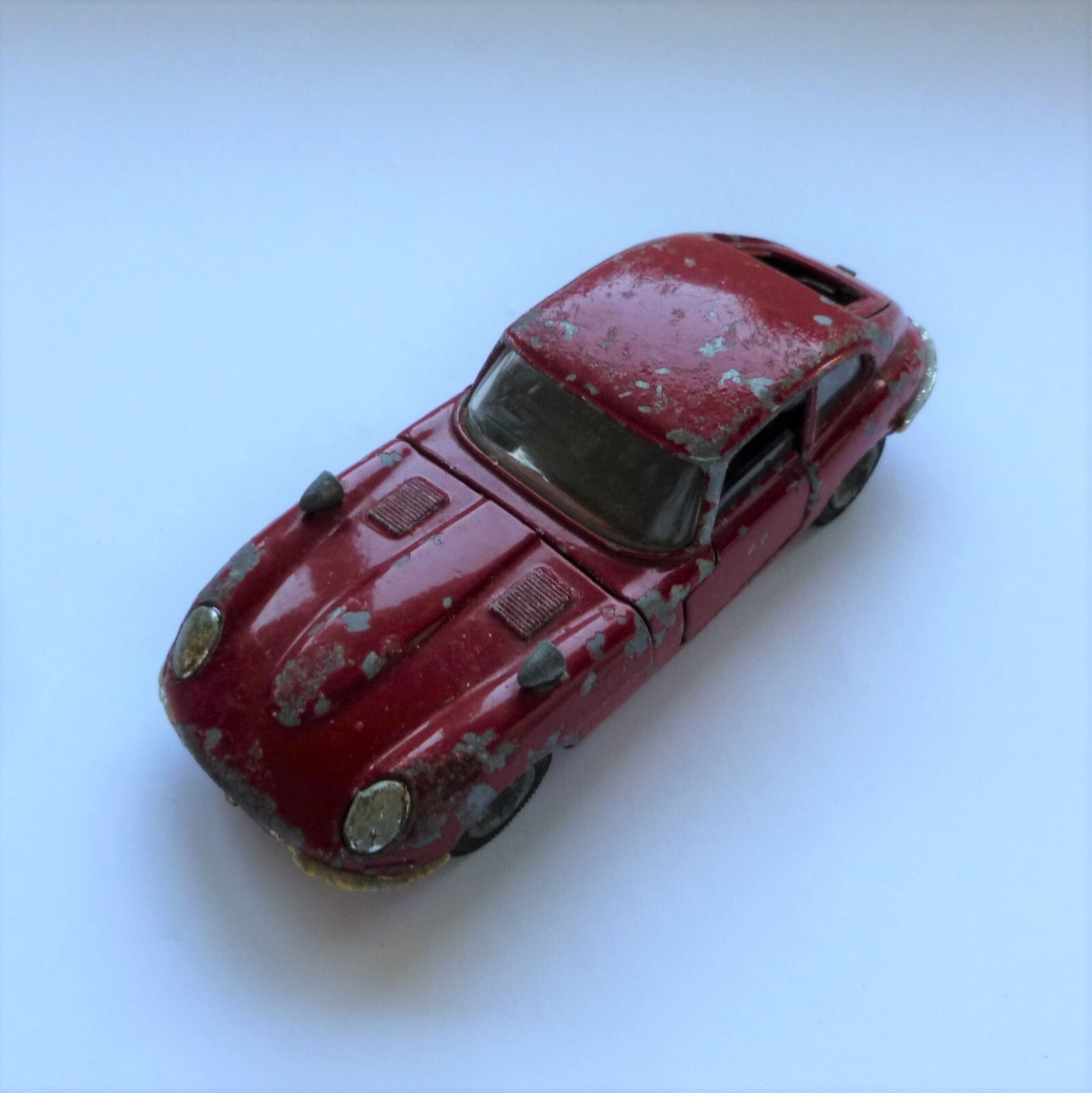 Corgi 335, Jaguar 2+2 E Type - Free Price Guide & Review