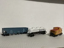 CABOOSE  UNION PACIFIC  RTR. / COAL CAR 4 BAY  B&M & 3 DOME TANK -49 FT. 