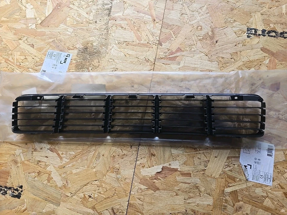 Parachoques delantero parrilla central Polo CLÁSICO / Caddy 6K 6K5853677 nuevo pieza original VW Foto 2 de 4