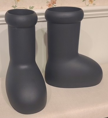 MSCHF Big Red Boot Black Size 9 US 42.5 EU MSCHF010-B Astro Style Cartoon Boots