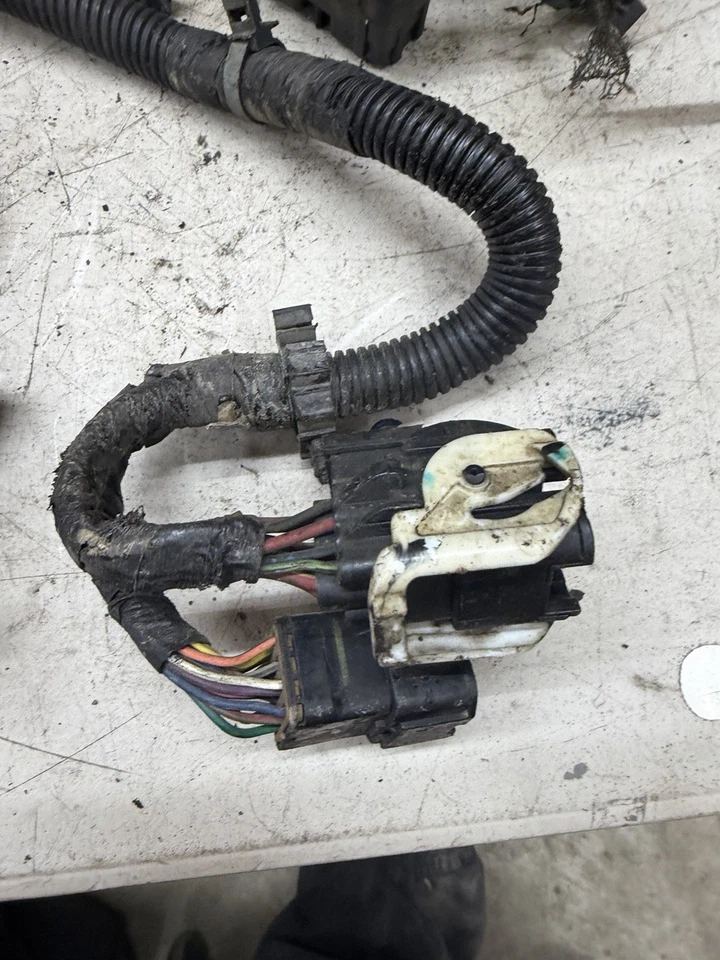 Dodge Ram 2500 3500 2001 5,9 24 V Cummins motor diésel arnés OEM usado Foto 2 de 4